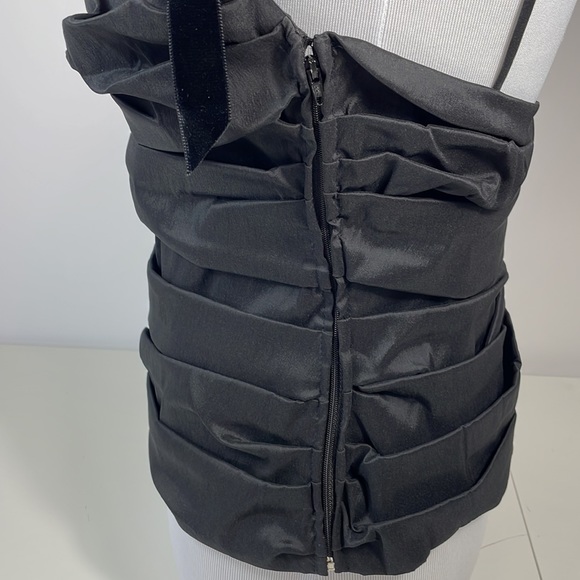 Lily Simon Black Ruched Top, Sleeveless, Size 6 - Picture 4 of 15